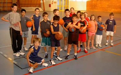 Les mini-poussins et poussins de Gurande basket au stage de basket ball en fvrier 2007 